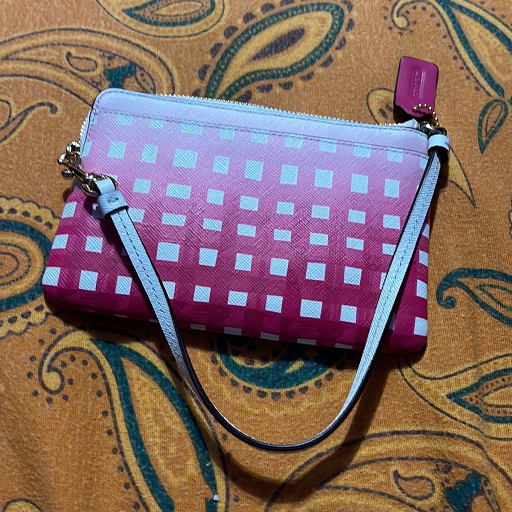 Used once Coach corner zip wallet wristlet - Picture 4 of 7